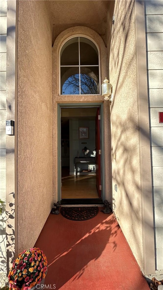 entrance to property with stucco siding