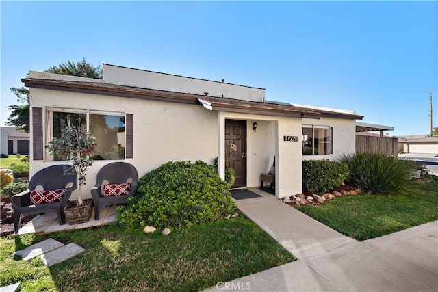 view of front of house with a front yard