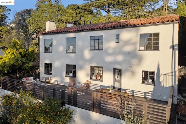 view of front facade with outdoor lounge area