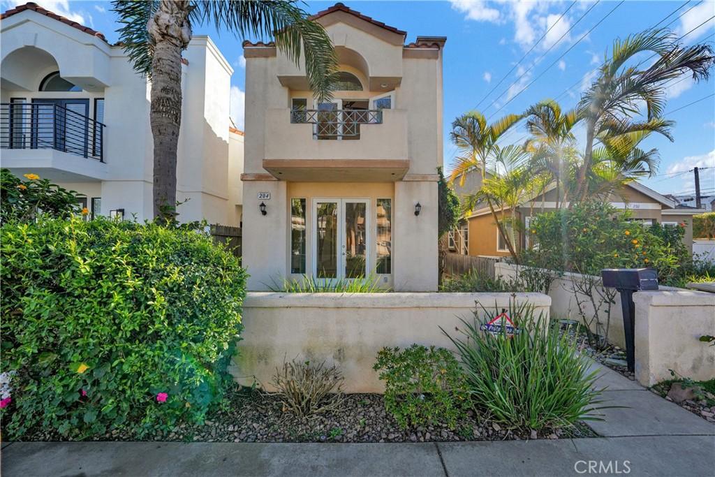 mediterranean / spanish-style home featuring a balcony