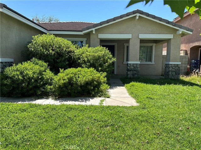 view of front of house with a front yard