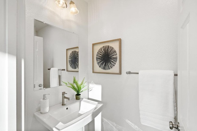 bathroom featuring sink