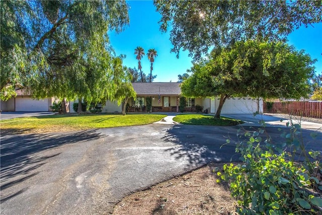 view of front of home featuring a front lawn