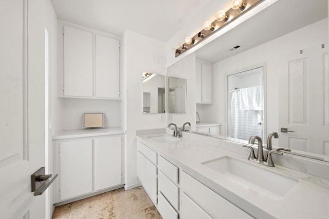 bathroom with a shower with shower curtain and vanity