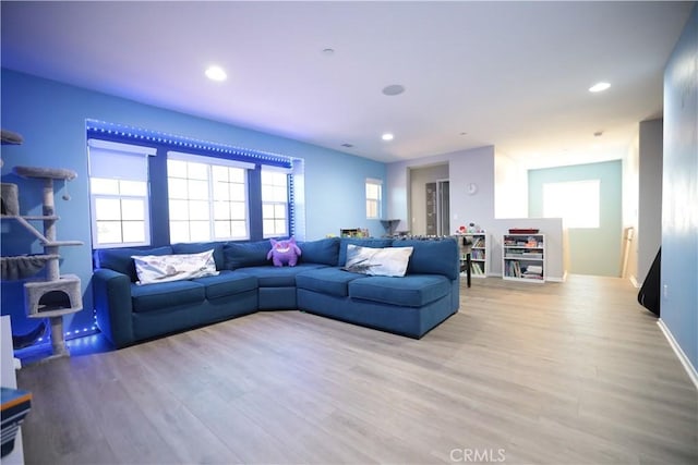 living room featuring a wealth of natural light, light wood-type flooring, baseboards, and recessed lighting