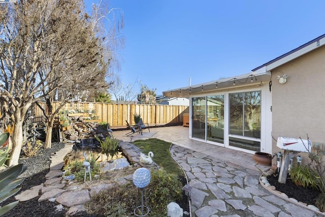 view of yard featuring a patio