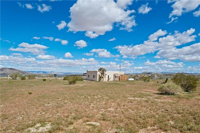 view of yard featuring a rural view and a mountain view