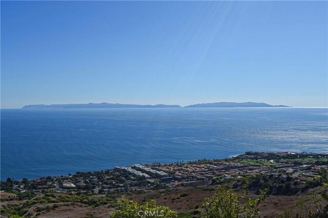 water view with a mountain view