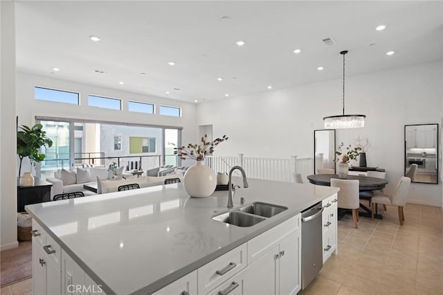 kitchen featuring a center island with sink, dishwasher, open floor plan, a sink, and recessed lighting