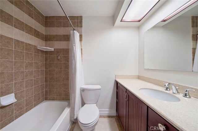 full bathroom featuring toilet, tile patterned floors, shower / bath combo, and vanity