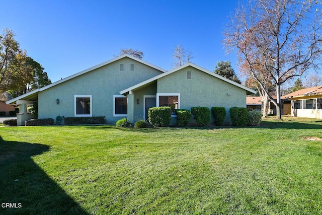 back of house featuring a lawn