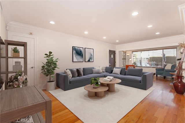 living area featuring light wood-style floors, crown molding, and recessed lighting