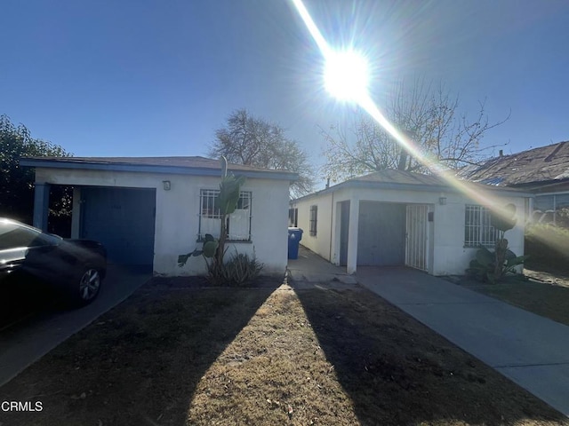 single story home featuring a carport