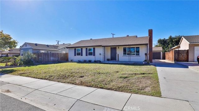 ranch-style home featuring a front lawn