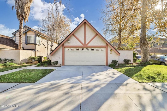 view of front of property featuring a front yard and a garage