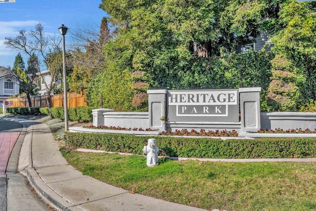 view of community / neighborhood sign