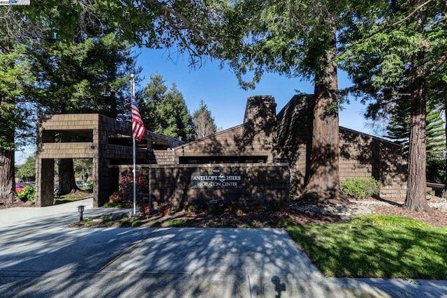 view of community / neighborhood sign