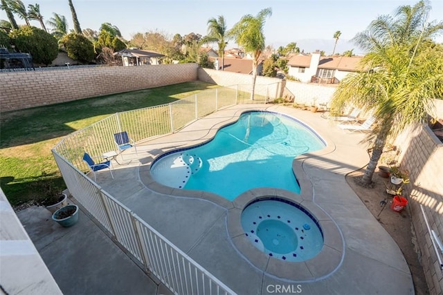 view of pool featuring a lawn and an in ground hot tub