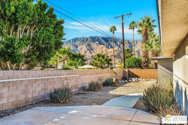 view of yard with a patio and a mountain view