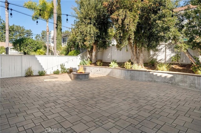 view of patio with an outdoor fire pit