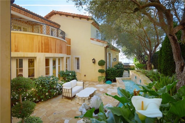 view of yard with a patio