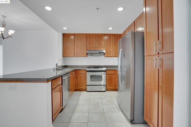 kitchen featuring stainless steel appliances, decorative light fixtures, light tile patterned flooring, kitchen peninsula, and a chandelier