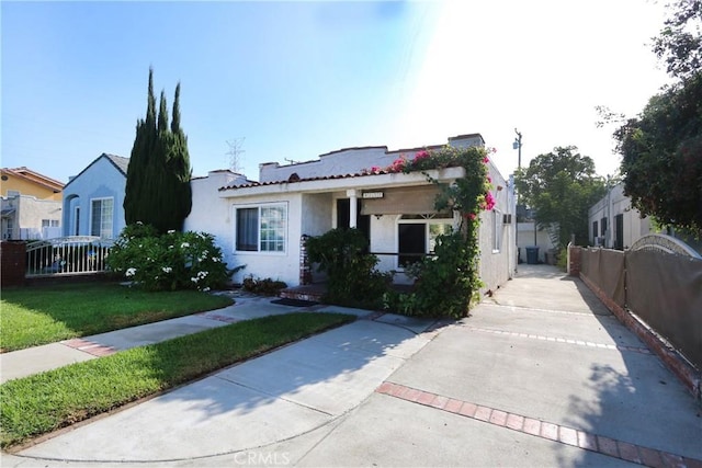 view of front of house with a front yard