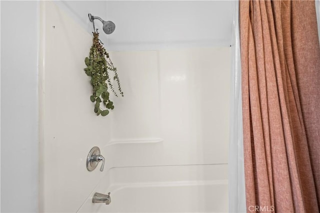 bathroom featuring shower / bathtub combination