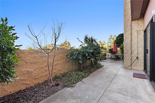 24055 Paseo Del Lago Unit 103, Laguna Woods, CA 92637 - view of patio with outdoor dining area and a fenced backyard