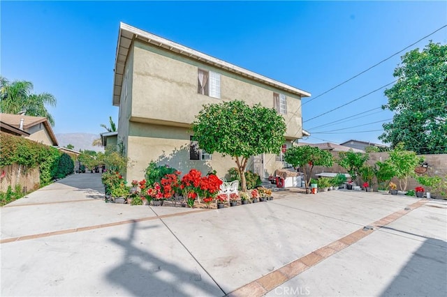 view of front of home featuring a patio area