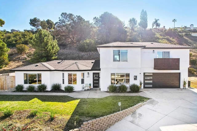 view of front of home featuring a front yard and a garage