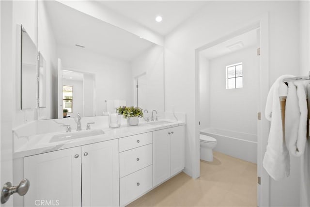 full bathroom with a healthy amount of sunlight, bathtub / shower combination, vanity, and toilet