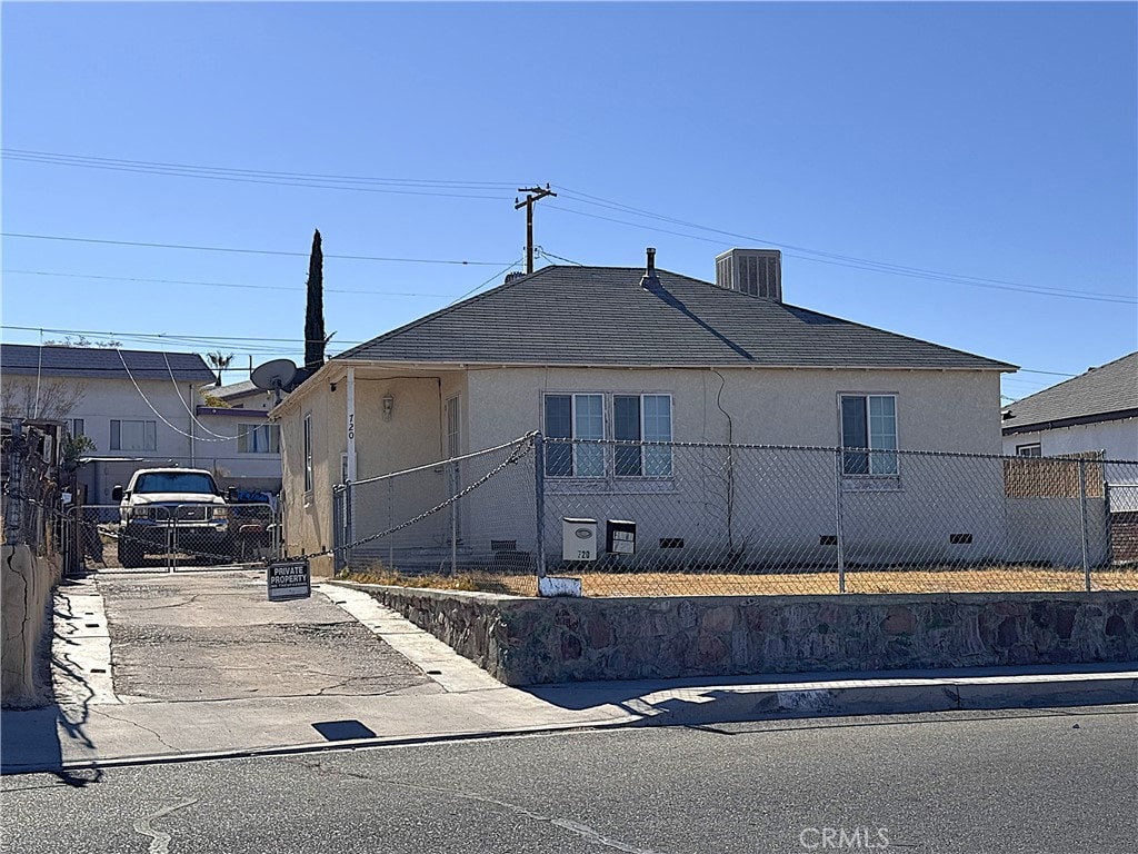 view of front of property