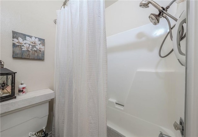 bathroom featuring shower / bathtub combination with curtain