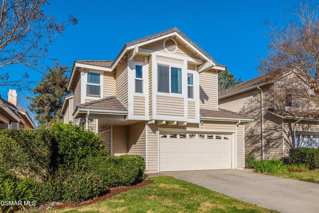 view of front property featuring a garage