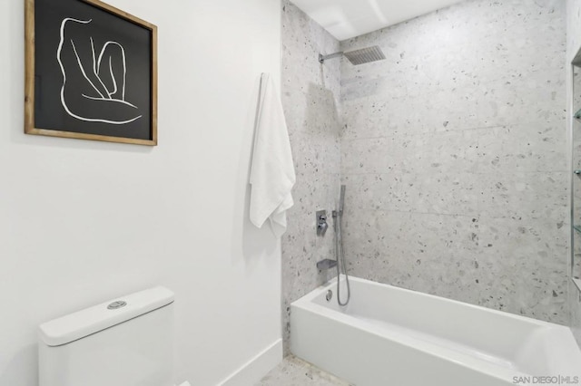 bathroom with tiled shower / bath and toilet