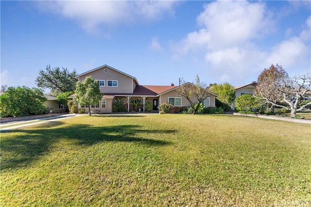 view of front of home featuring a front lawn