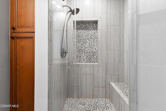 bathroom featuring a tile shower