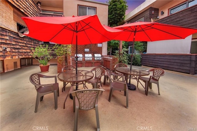 view of patio / terrace with an outdoor kitchen