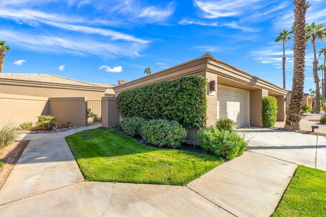 view of front of property featuring a front yard and a garage