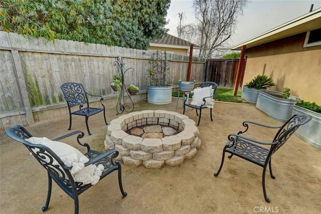 view of patio with an outdoor fire pit