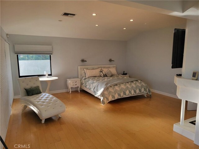 bedroom featuring baseboards, recessed lighting, visible vents, and light wood-style floors