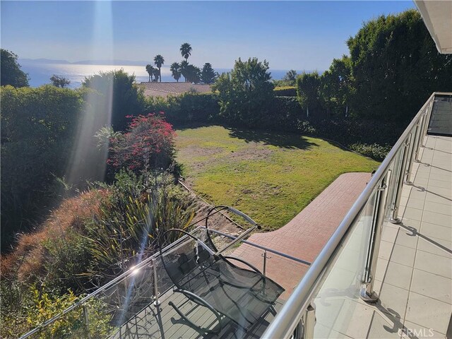 view of yard with a balcony