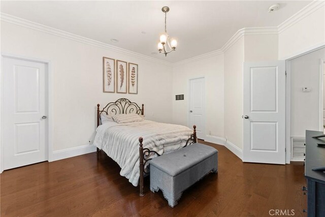 bedroom featuring crown molding, an inviting chandelier, and dark hardwood / wood-style flooring