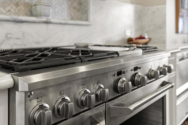 2045 W California St, San Diego, CA 92110 - kitchen view of high end range, tasteful backsplash, and light countertops