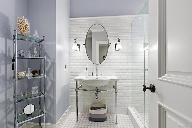 2045 W California St, San Diego, CA 92110 - bathroom featuring a sink and a tile shower
