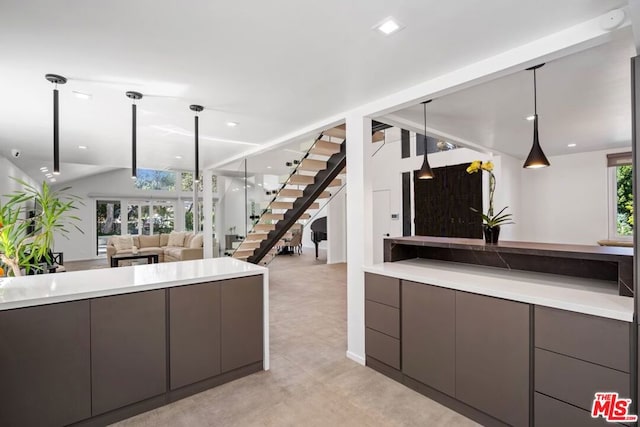 kitchen featuring hanging light fixtures