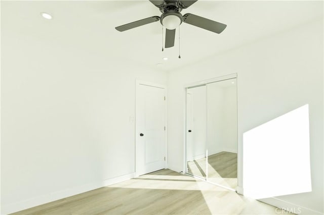 unfurnished room featuring light hardwood / wood-style floors and ceiling fan