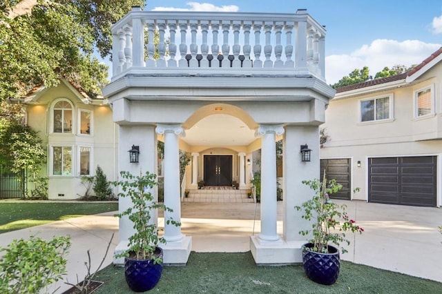 view of front of house featuring a balcony and a garage