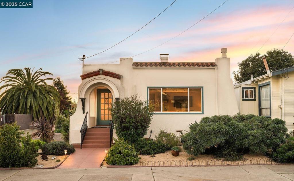 view of mediterranean / spanish-style home